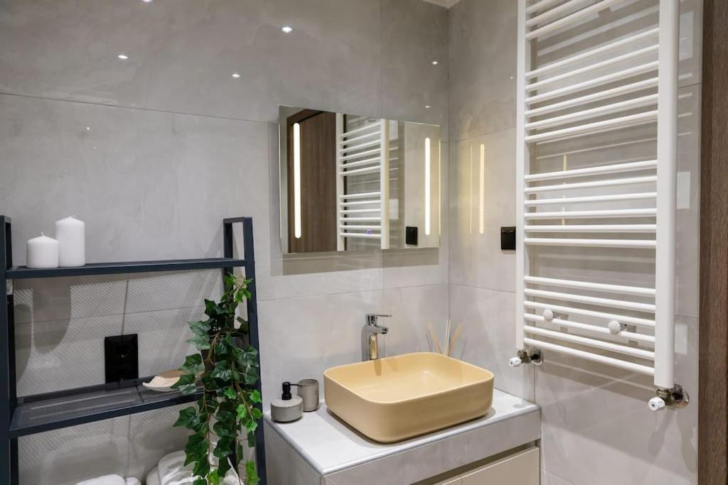 Modern & Comfy Apartment Thessaloniki Exterior foto